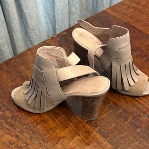 Stylish Gray Fringe Heeled Sandals